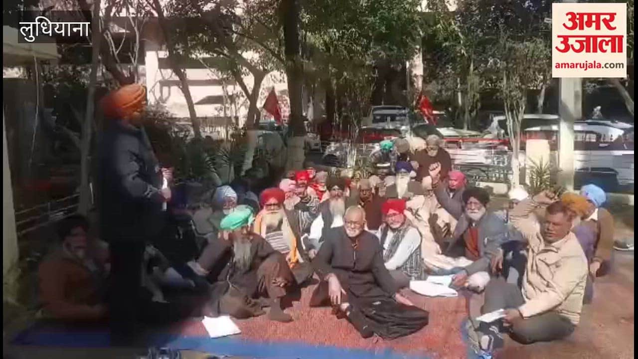 Rural watchmen union stages protest outside Ludhiana DC office
