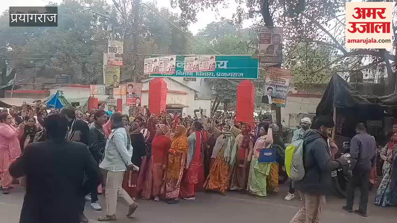 Anganwadi workers raised their voice and took out a rally at the Collectorate.