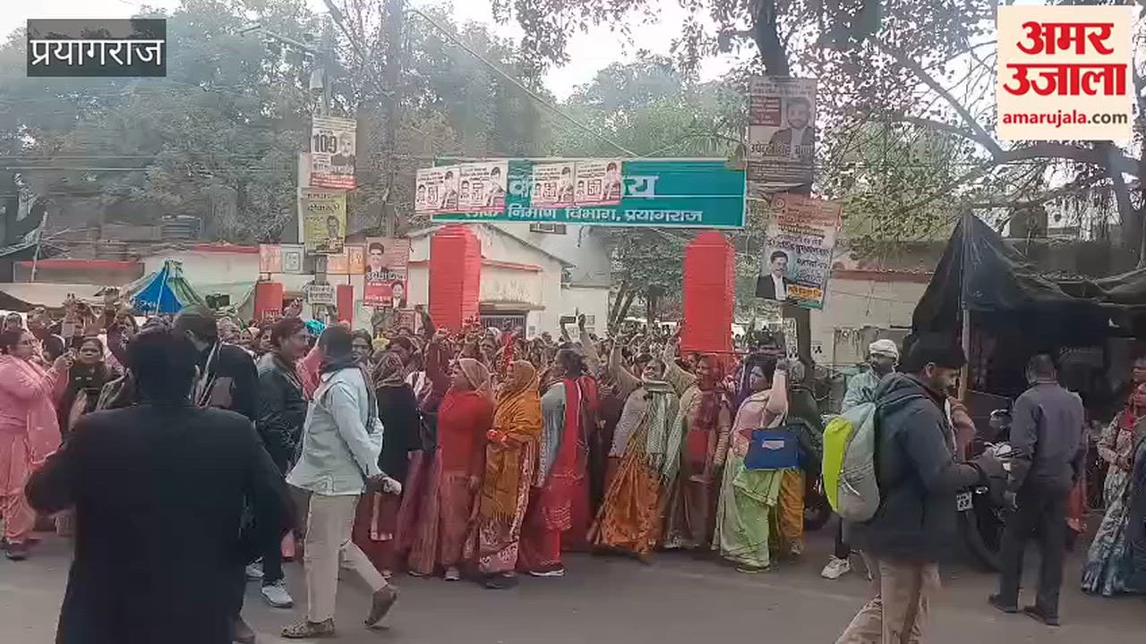 Anganwadi workers raised their voice and took out a rally at the Collectorate.