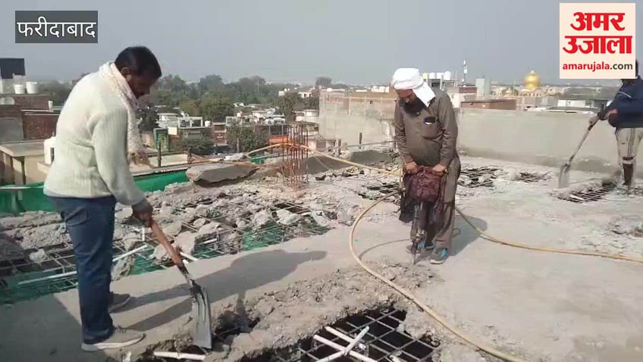 Municipal corporation employees demolish illegally constructed fourth floor of building in Faridabad NIT-5