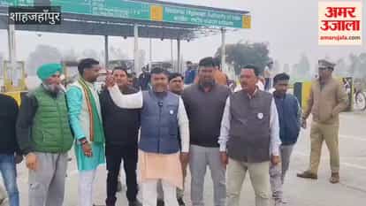Bhartiya Kisan Union activists created a ruckus at Toll plaza in Shahjahanpur