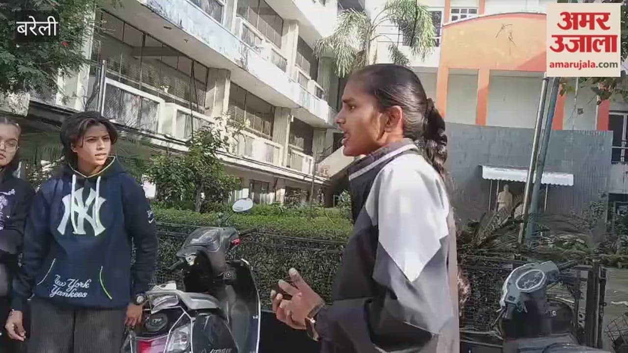 Taekwondo instructor taught self-defense techniques to the girl students in Bareilly