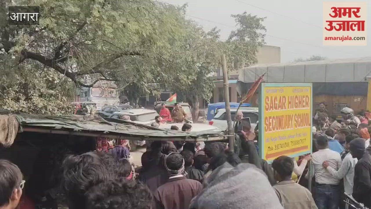 Agra road accident five people died people beat up the container driver, video went viral