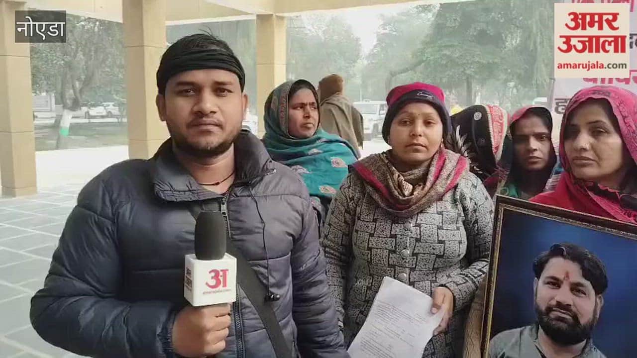 family members of property dealer who murdered staged protest at Collectorate demanding action in case