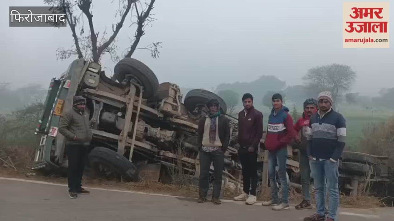 Truck Overturns at Night Near Machhariya Village on Fariha–Jasrana Road, Major Accident Averted