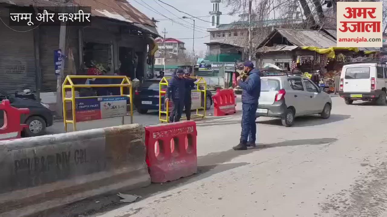 Ganderbal traffic police organises traffic awareness programme.