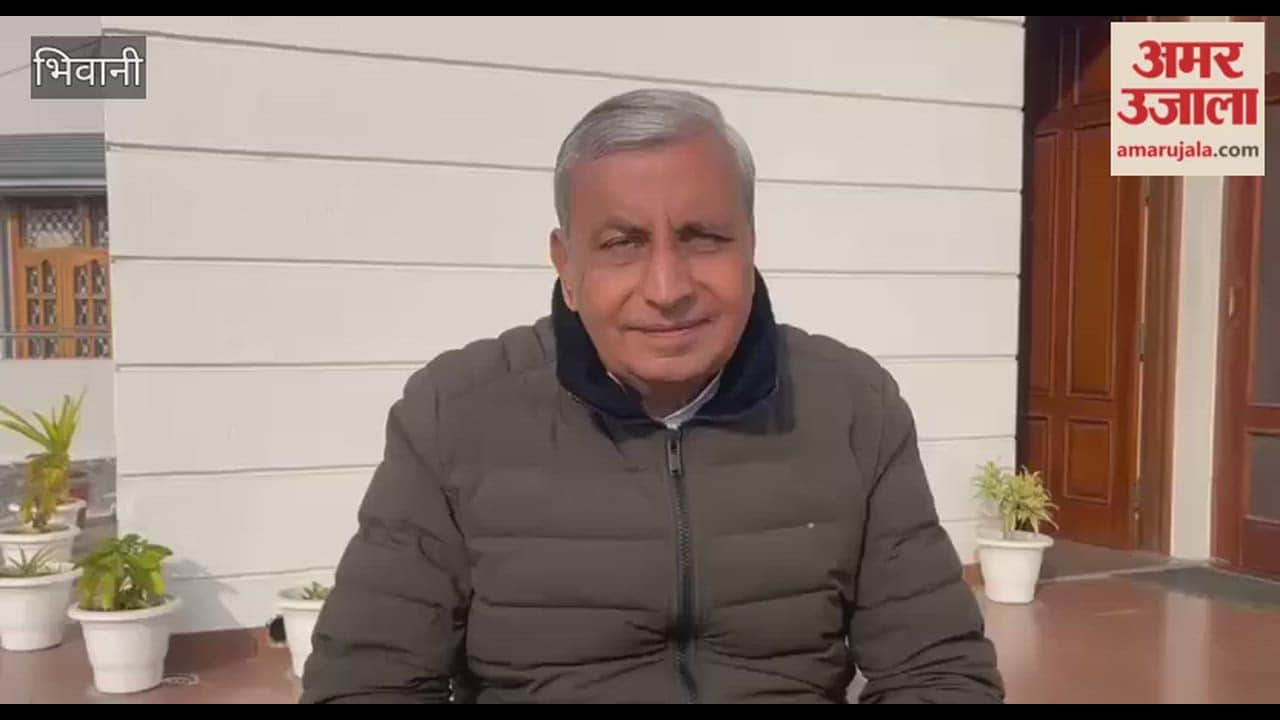 In Bhiwani, former minister JP Dalal said that Rahul Gandhi gave training in Kurukshetra on how to avoid getting your head broken.