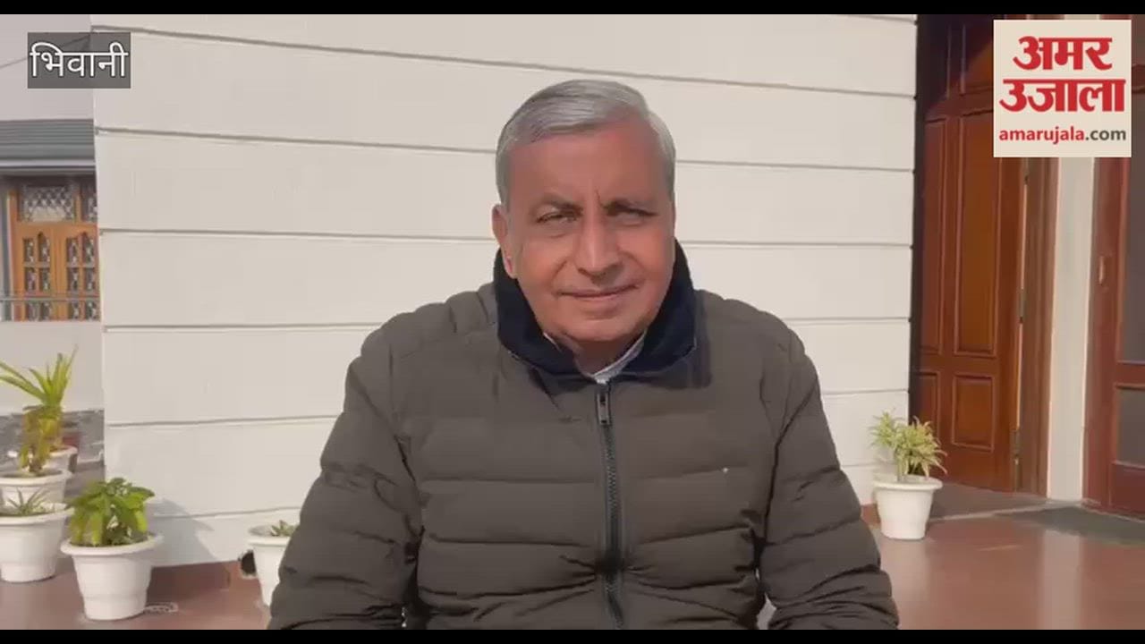In Bhiwani, former minister JP Dalal said that Rahul Gandhi gave training in Kurukshetra on how to avoid getting your head broken.