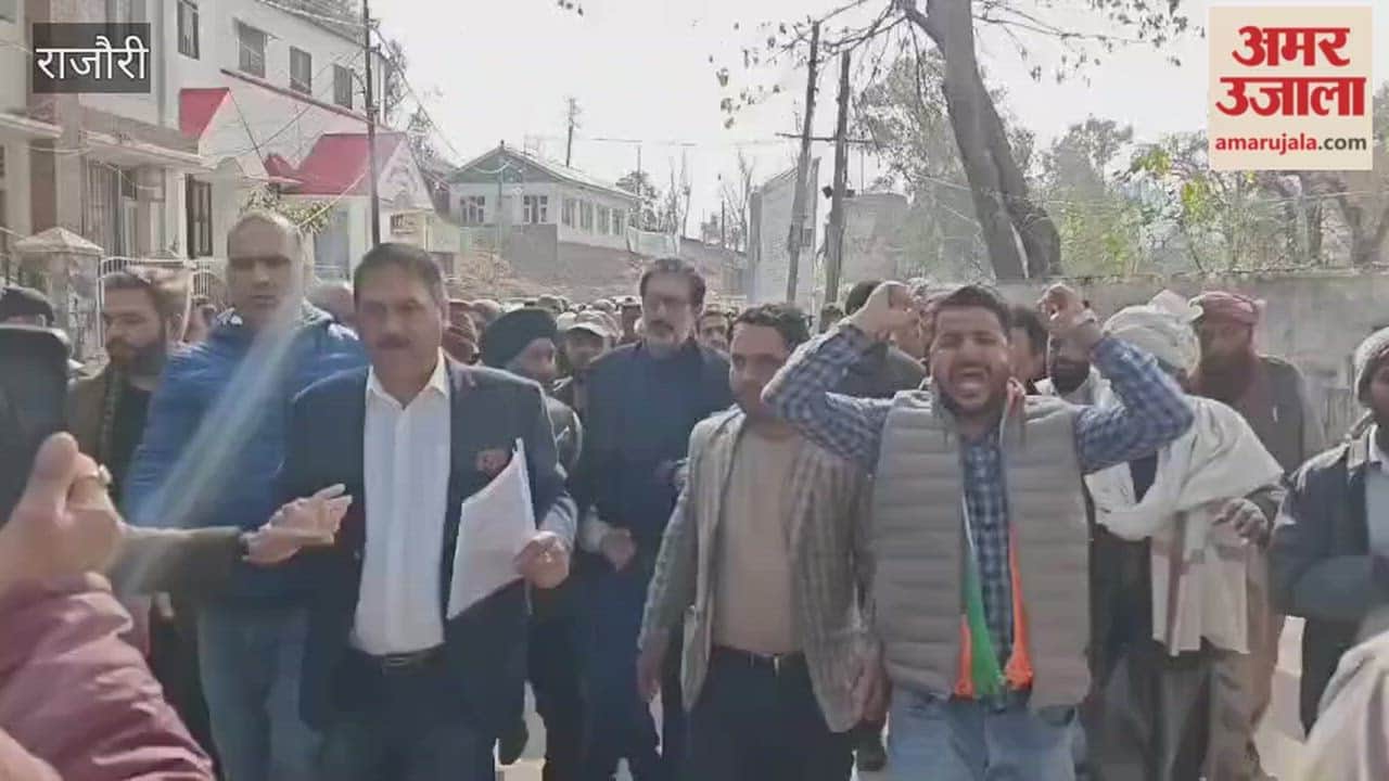 Congress takes out protest rally in Rajouri, demands restoration of MGNREGA