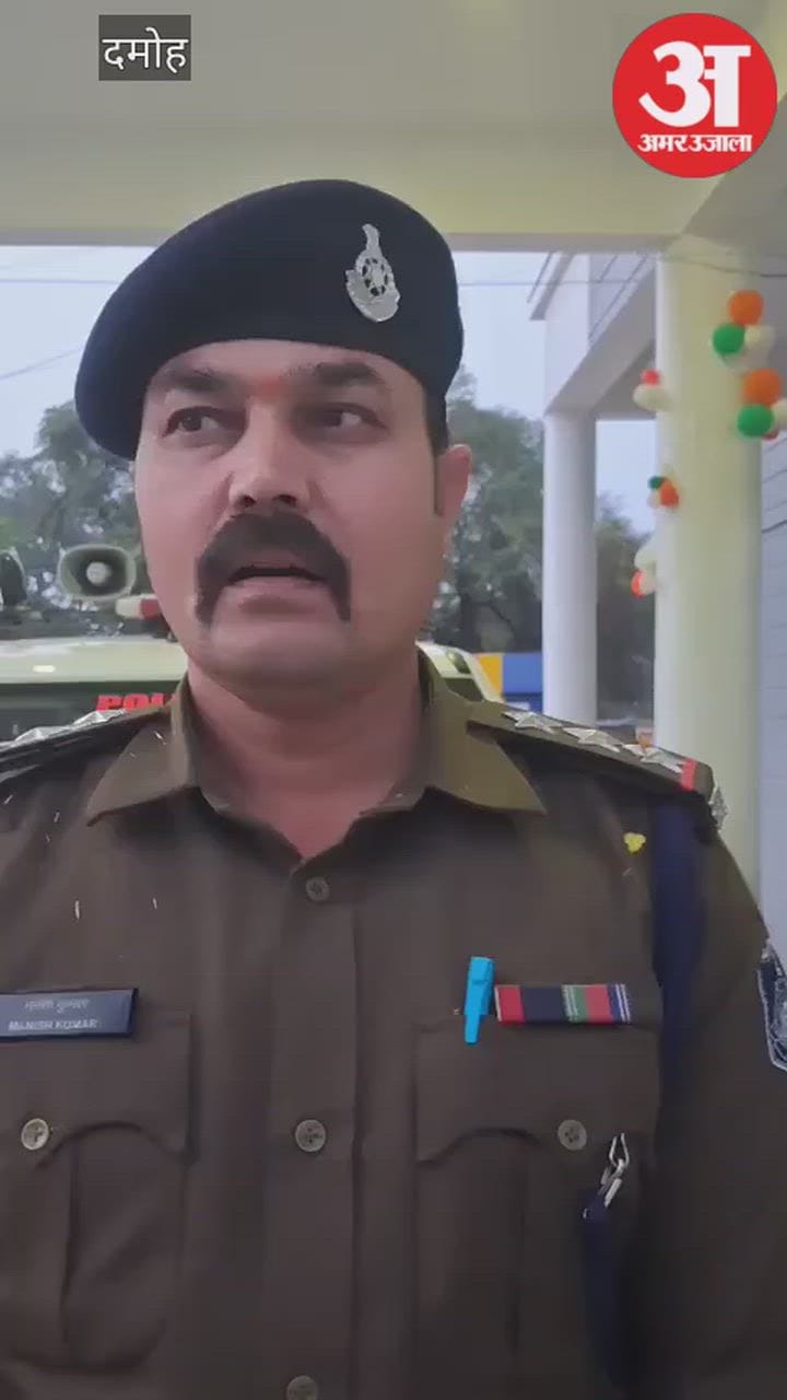 Damoh News: Two youths involved in a fight during the Ravidas Jayanti procession.
