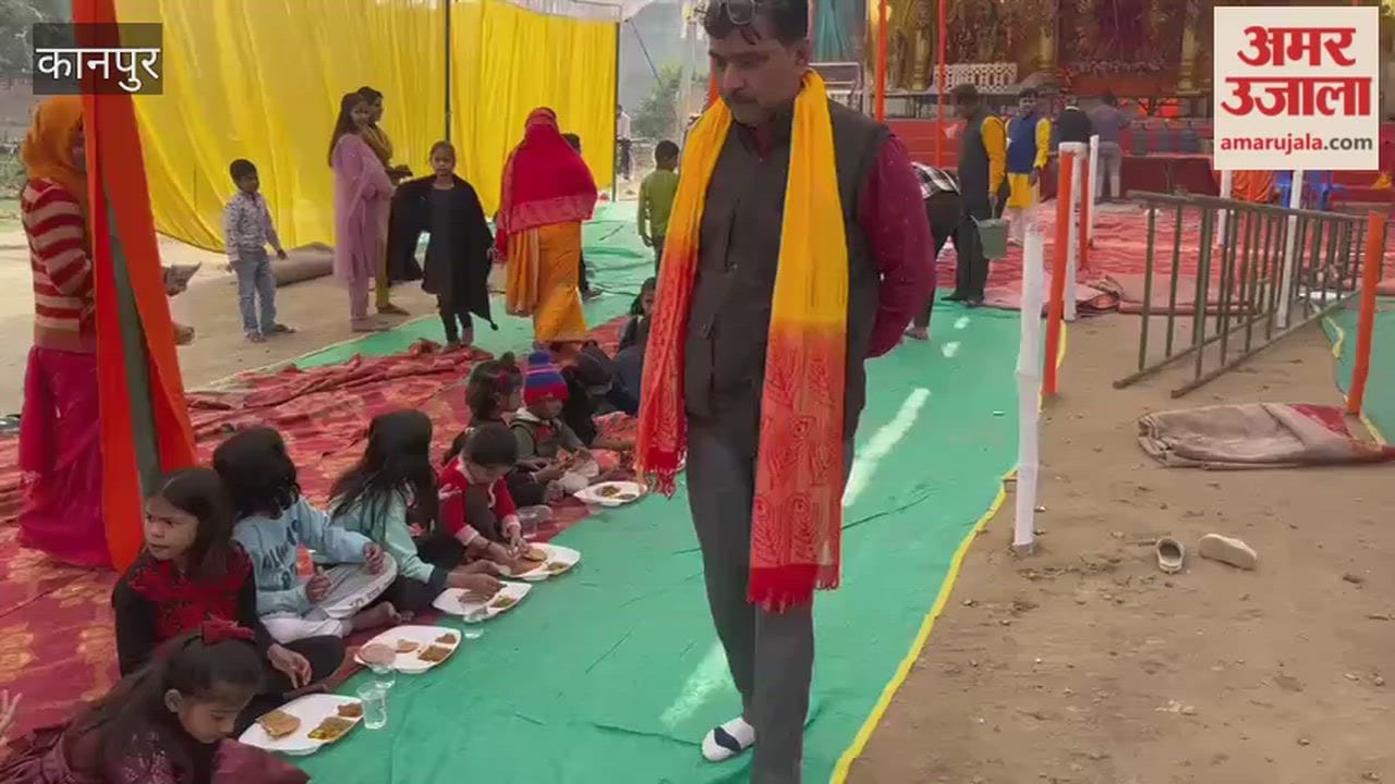 Concluding the Yagna with a final offering and praying for world peace