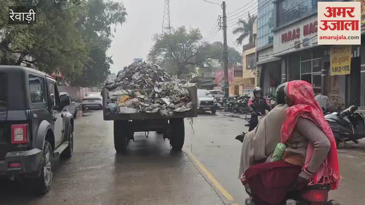Open garbage vehicles ruin the city