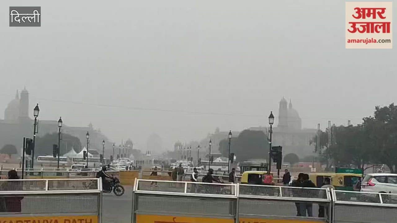 Delhi is covered in a blanket of smog amidst the biting cold