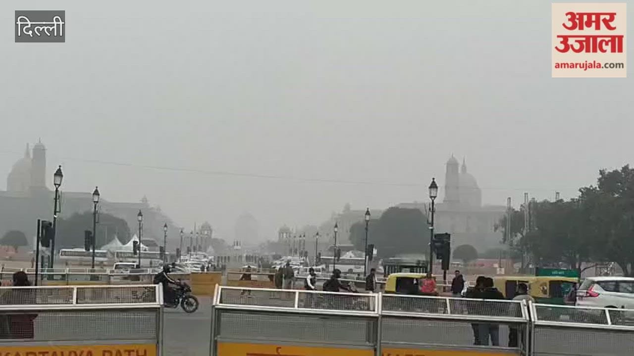 Delhi is covered in a blanket of smog amidst the biting cold