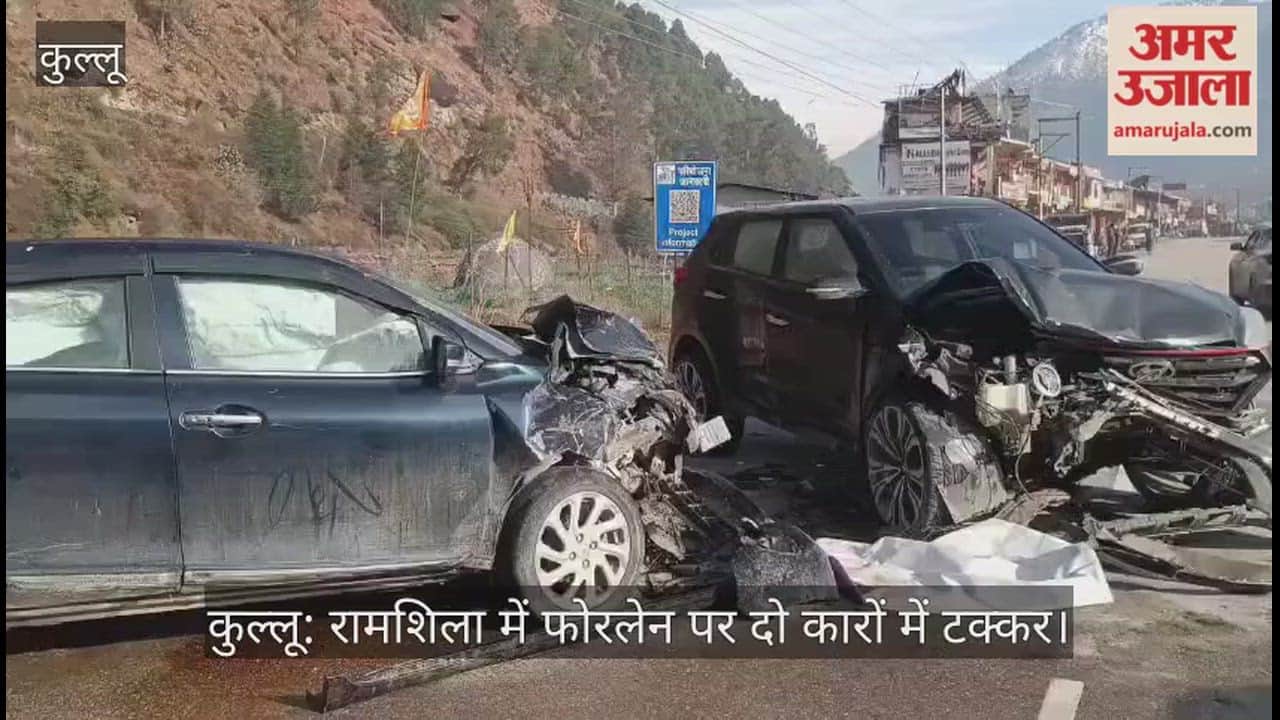 Kullu: Two cars collide on the four-lane highway in Ramshila.