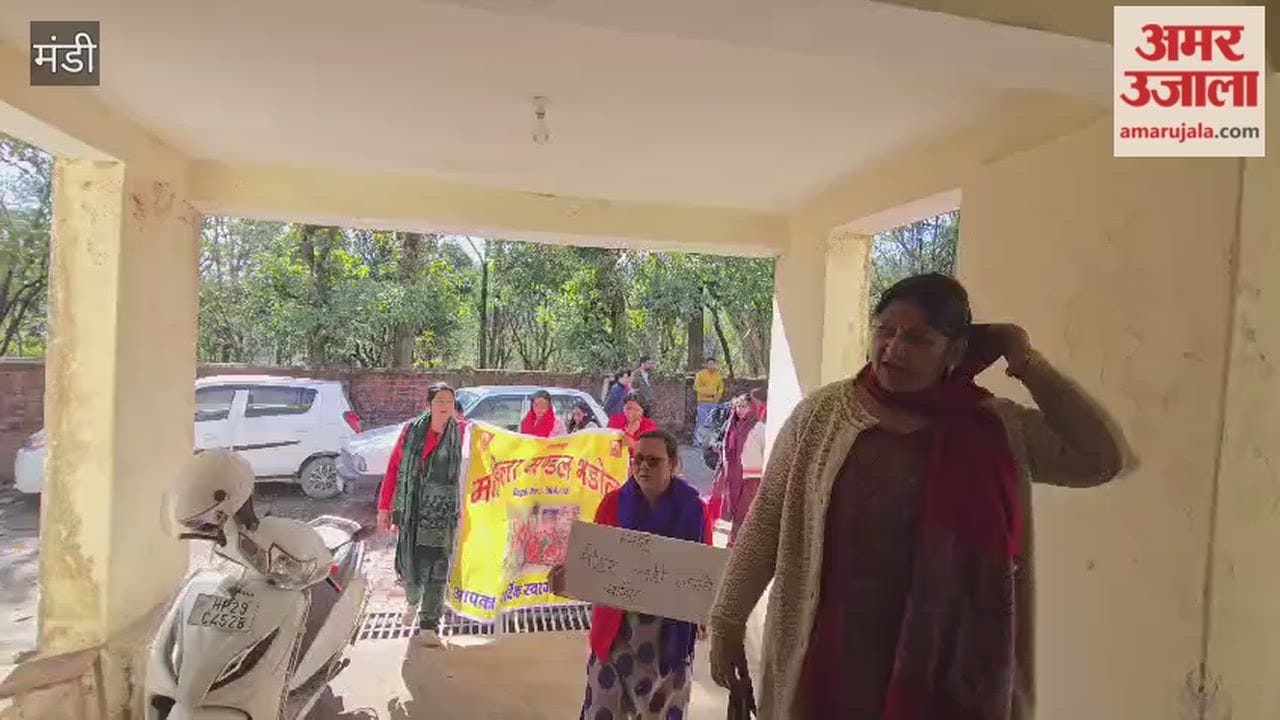 Mandi Women's groups held a protest rally in Ladbhadol and submitted a memorandum to the Tehsildar