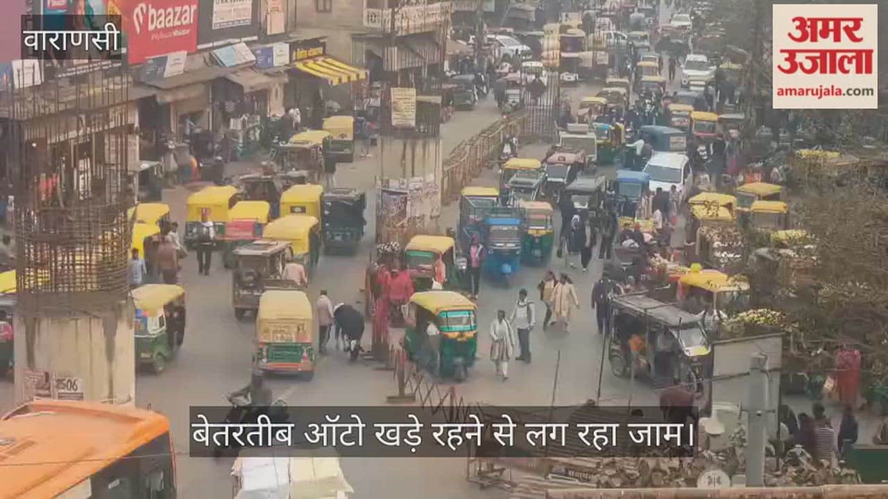traffic jam caused by randomly parked auto-rickshaws on Englishia Line