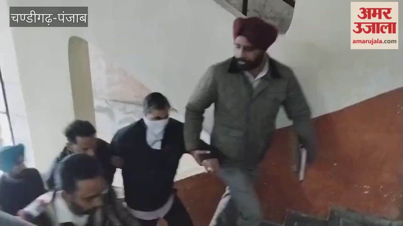 Vigilance raid at Bathinda RTA office, clerk arrested
