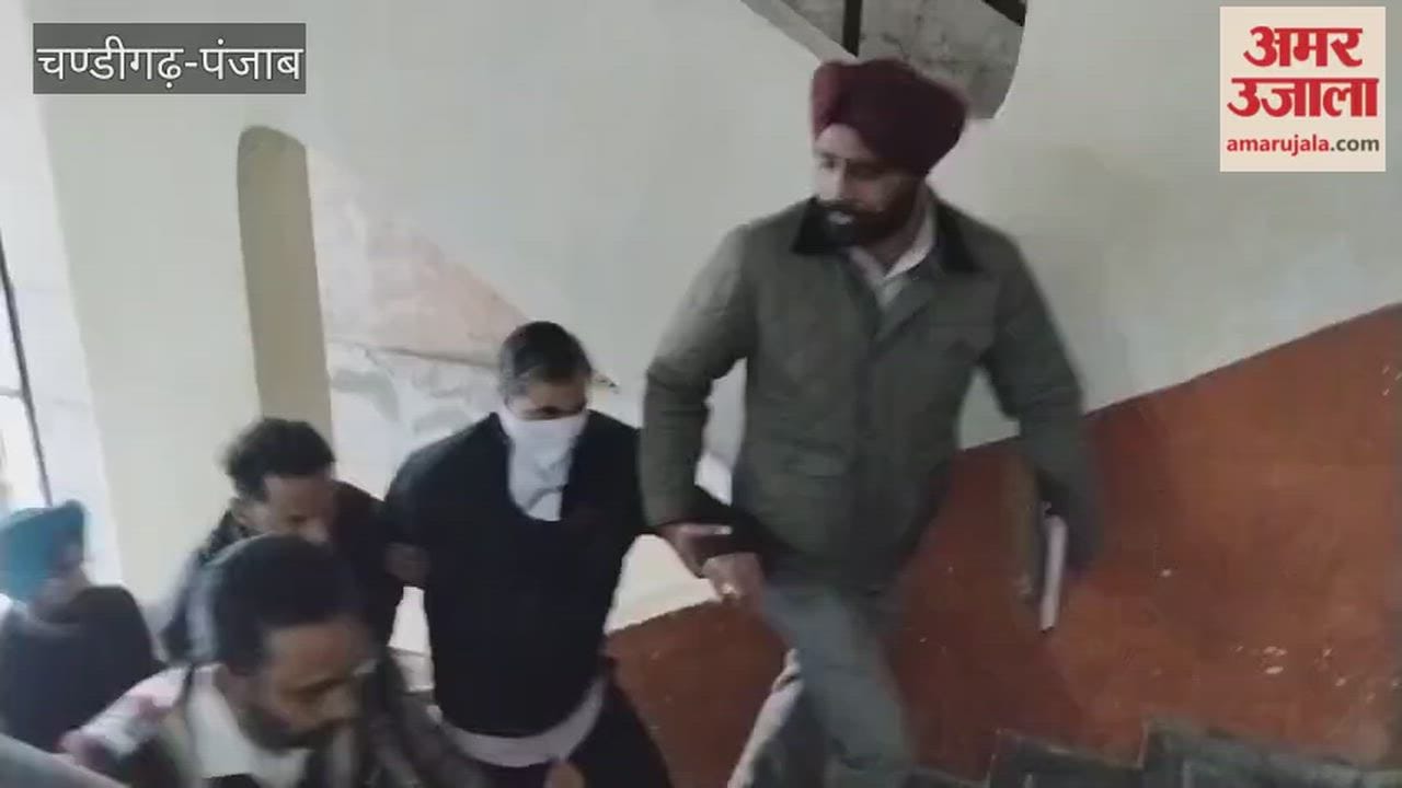 Vigilance raid at Bathinda RTA office, clerk arrested