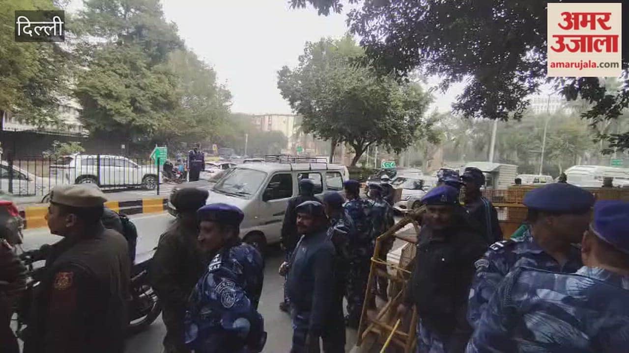 Mamata Banerjee reaches Election Commission, security tightened