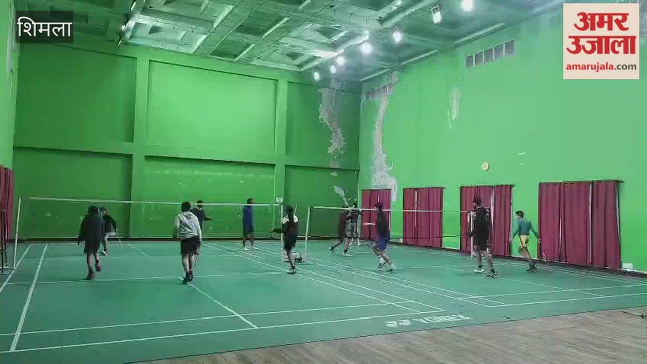 Shimla Children are learning badminton techniques in winter classes training is being provided at the sports complex