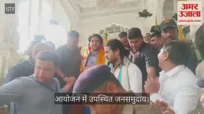 The Divine Court of Bageshwar DhamBhajan singers performed bhajans, and