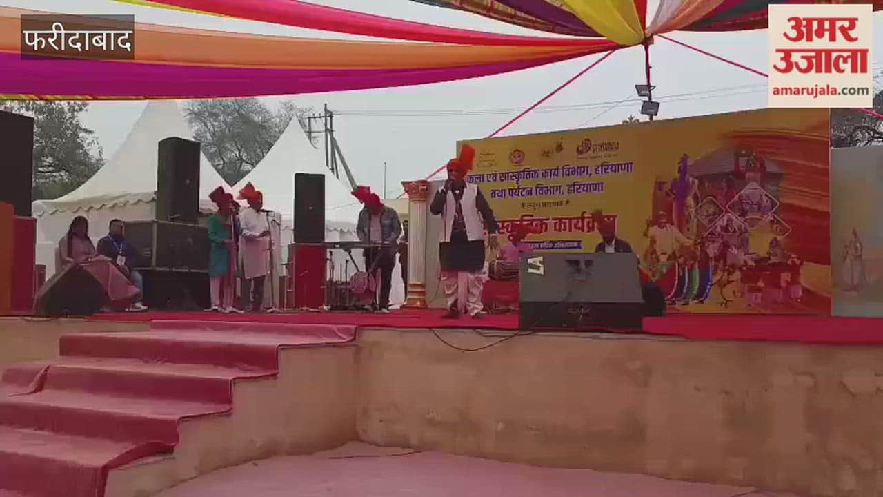 Artists mesmerized the audience with their voices at the Choti Chaupal in the Surajkund Fair