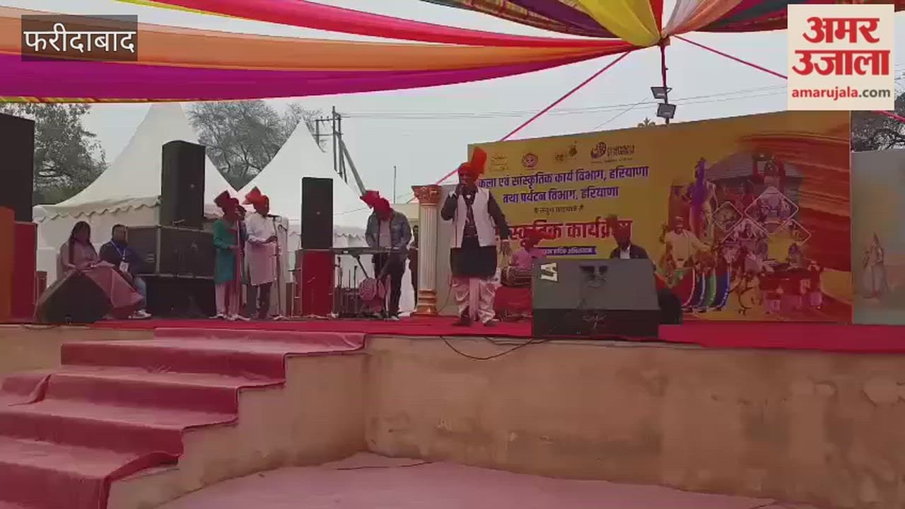 Artists mesmerized the audience with their voices at the Choti Chaupal in the Surajkund Fair