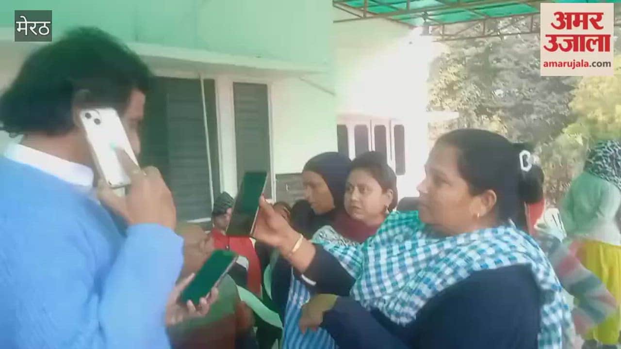 Women approached the mayor with their waterlogging problem. The mayor reprimanded the junior engineer and then dropped the women back to their colony in her own car.
