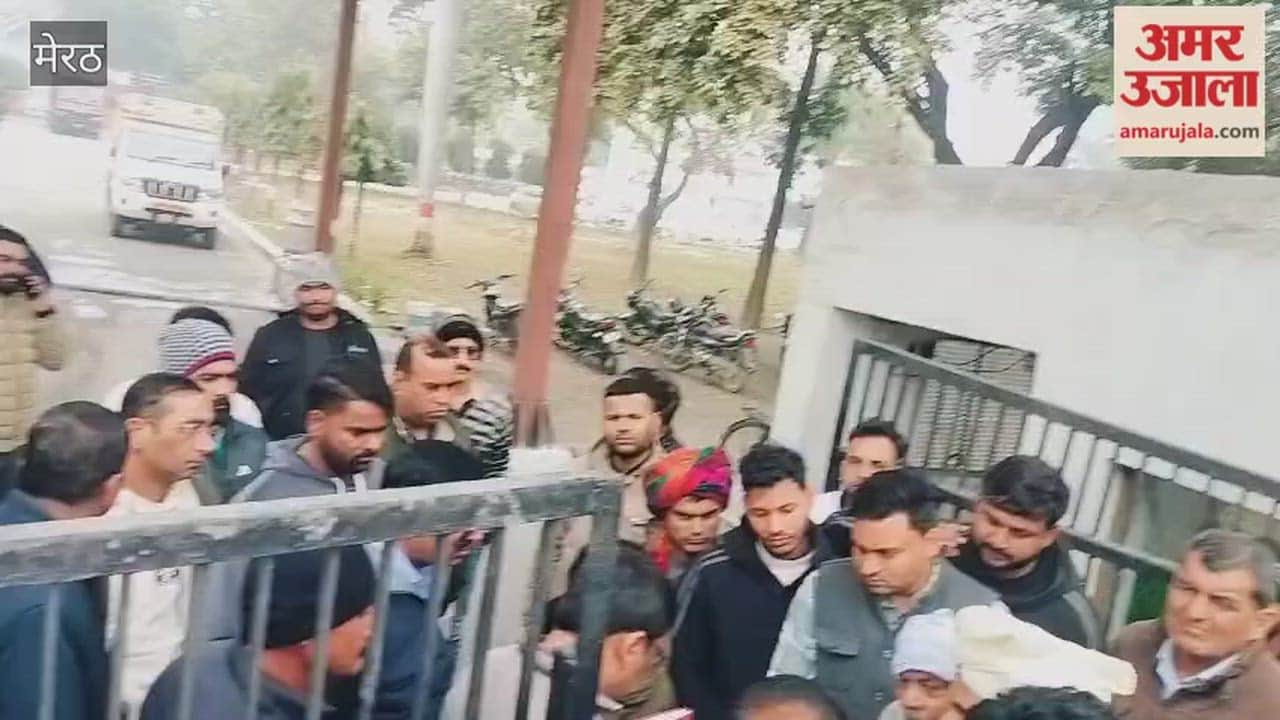 Angry milk producers, upset over delayed payments, created a ruckus at Parag Dairy.