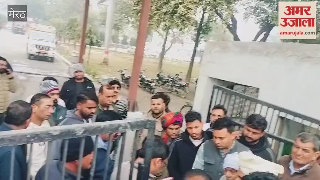 Angry milk producers created a ruckus at Parag Dairy due to non-payment.