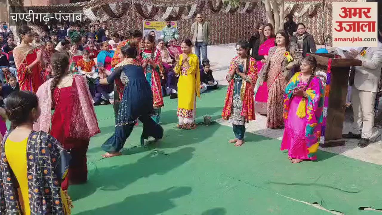 Students who won in sports competitions were honored at the government school in Sarna