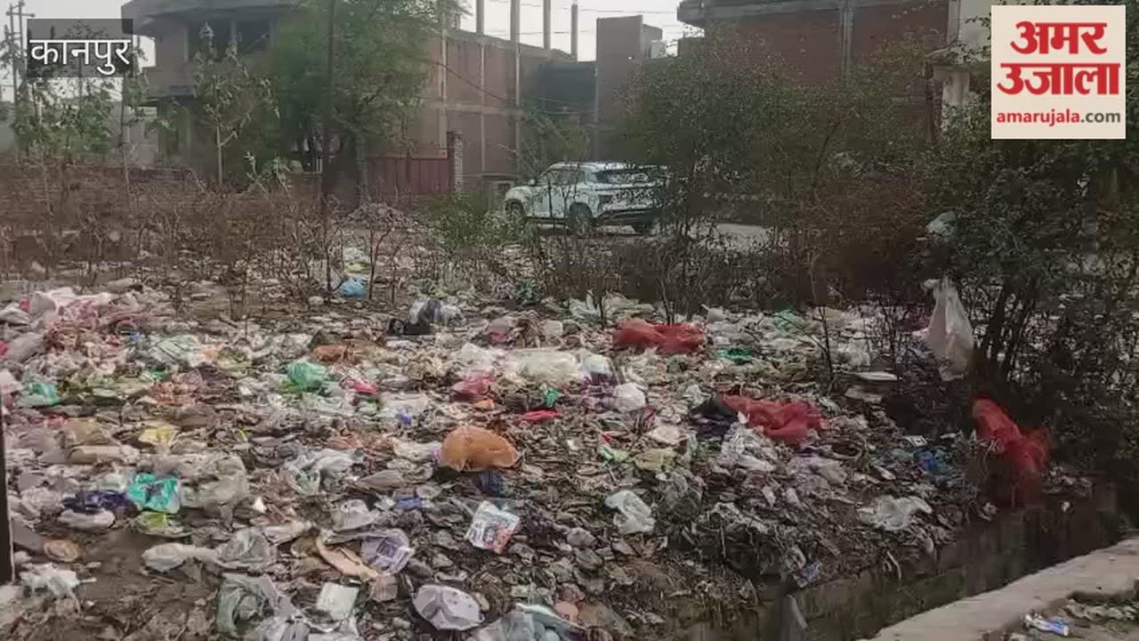 Kanpur: Residents of Shatabdi Nagar Phase 1 are troubled by the pile of garbage near their settlement