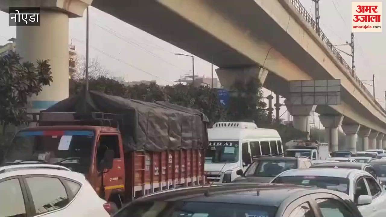 Traffic jam at Sector 61 underpass in Noida commuters stuck in the traffic congestion