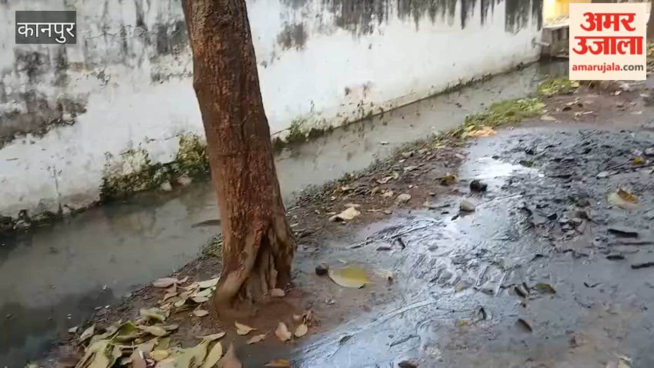 Kanpur: Silt accumulated on the road near the KESA office, causing inconvenience to commuters