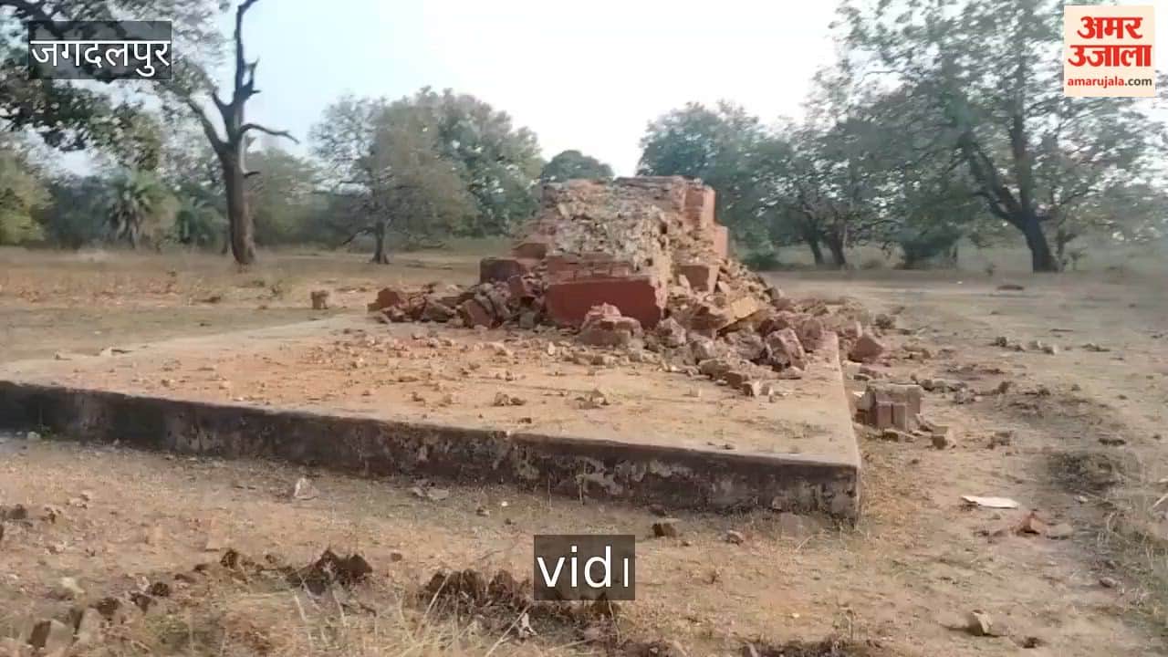 नक्सली स्मारक को जवानों ने किया ध्वस्त