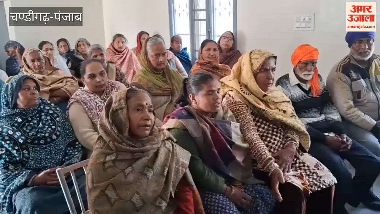 general secretary of Mahila Congress in Phagwara met with MNREGA workers