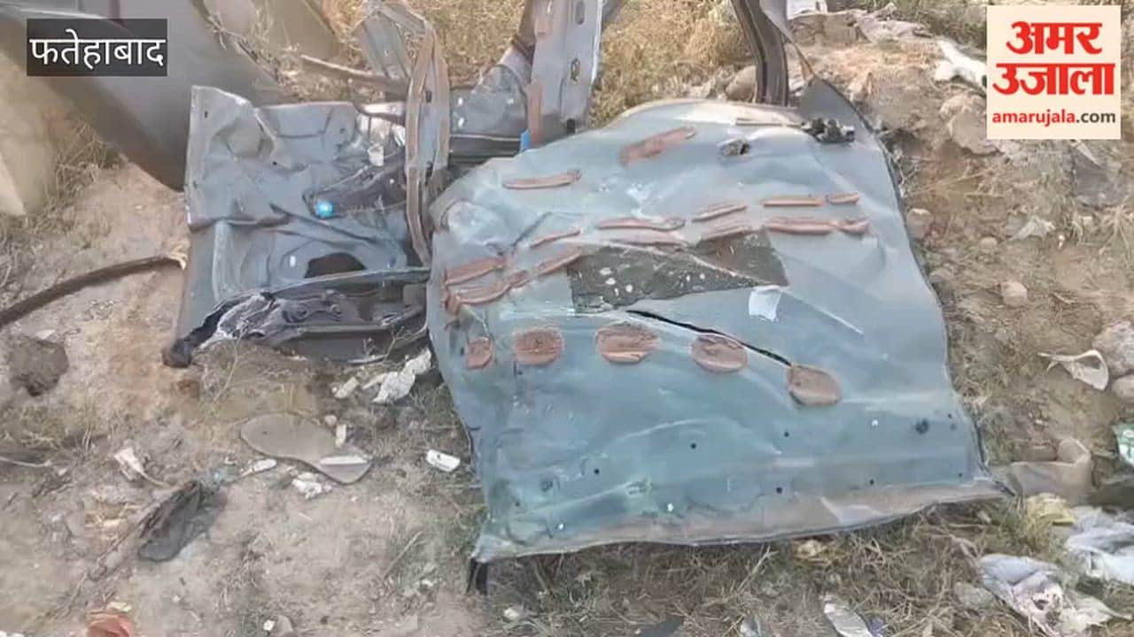 A black Scorpio collided with an electric pole on Hisar Road in Tohana.