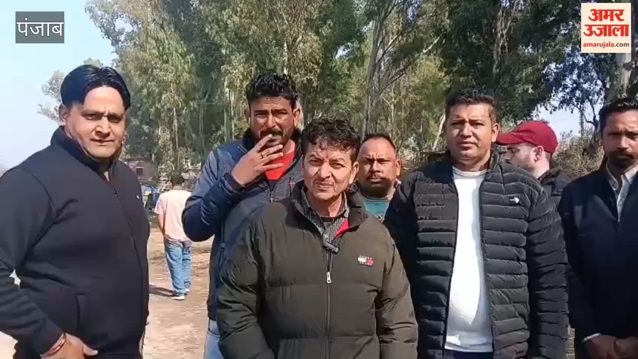 The municipal council of Sujanpur is dumping garbage in the panchayat area, and residents have expressed their anger.