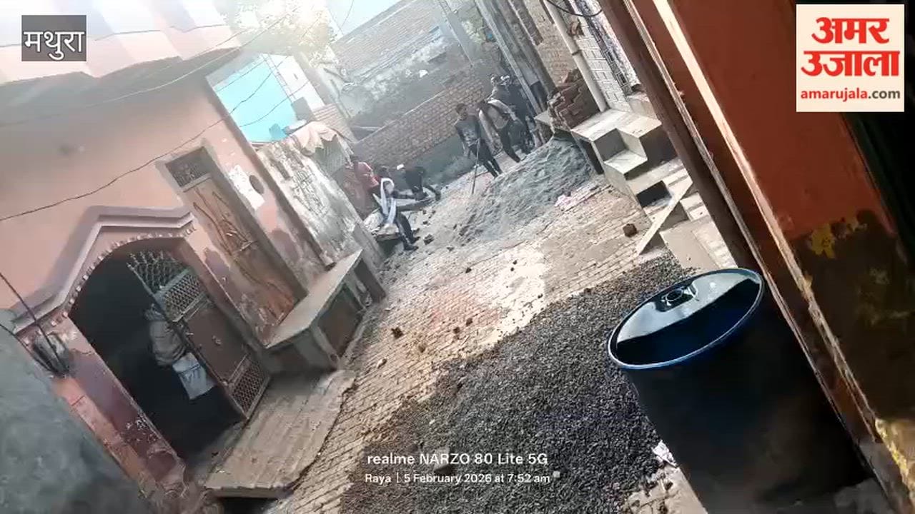 Stone Pelting Between Two Groups of Same Community in Raya