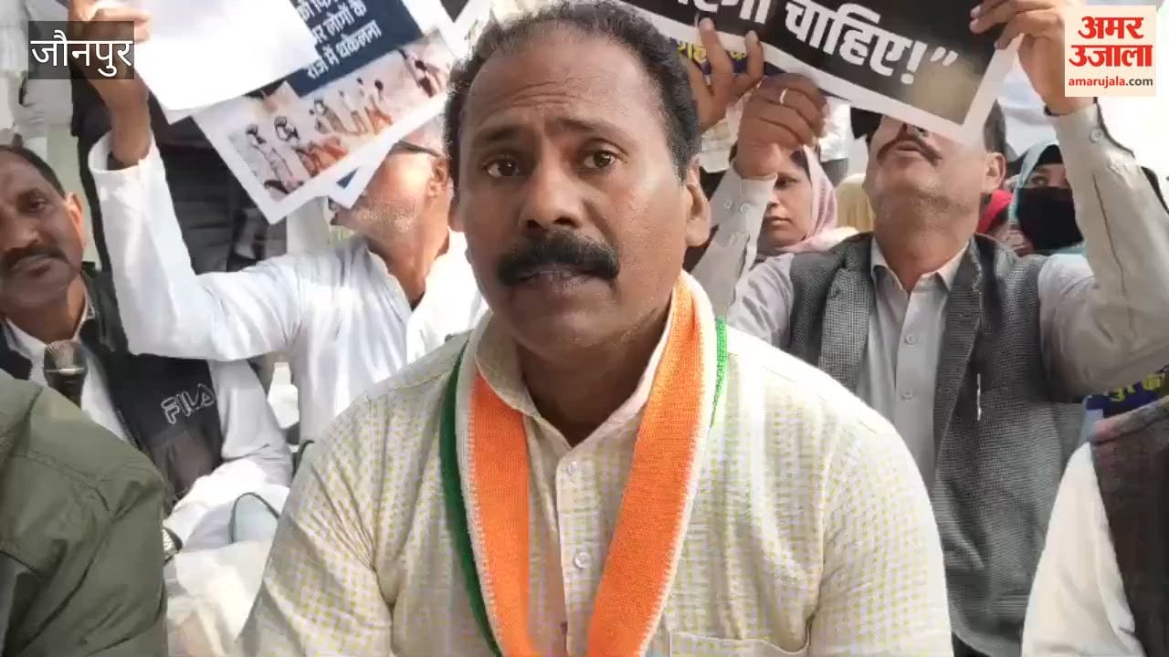 Congress holds protest demanding restoration of MNREGA