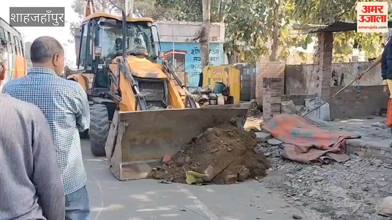 Bulldozers demolished illegal encroachments in Shahjahanpur