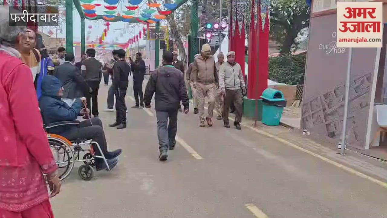 A huge crowd of tourists at Surajkund Mela in Faridabad
