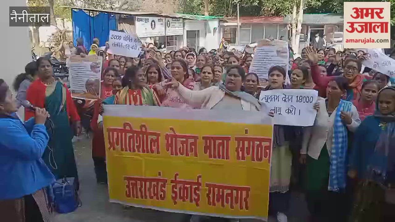 The cooks boycotted their work and took out a procession