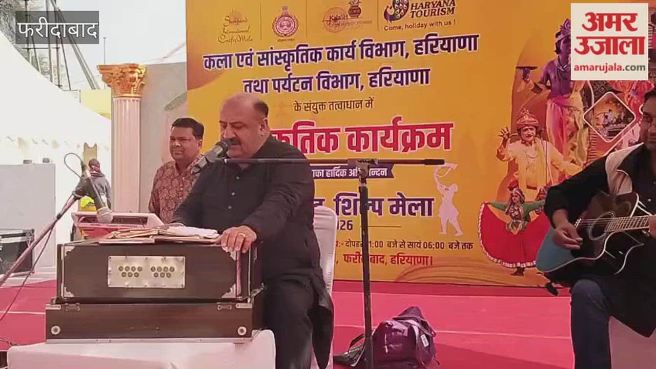 Dinesh Raheja recited a ghazal at the Surajkund Mela