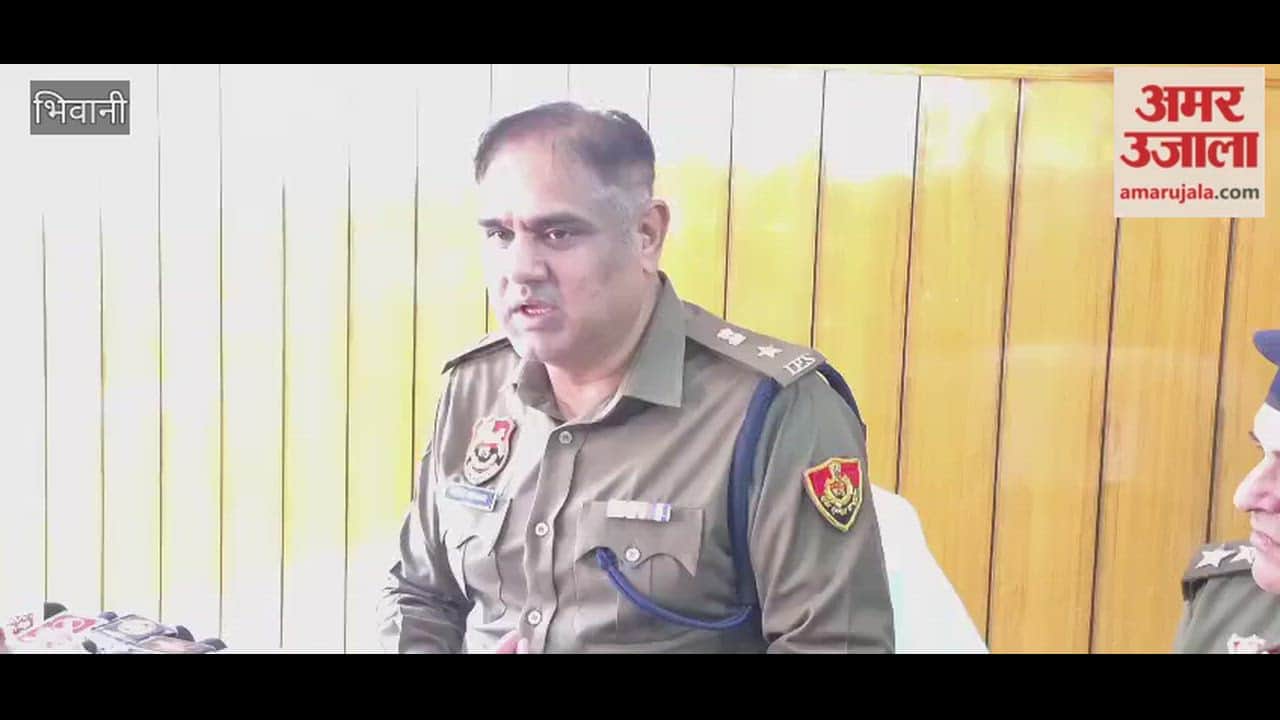 In Bhiwani, due to a gang war, henchmen of two history-sheeters opened fire in broad daylight outside the court premises.