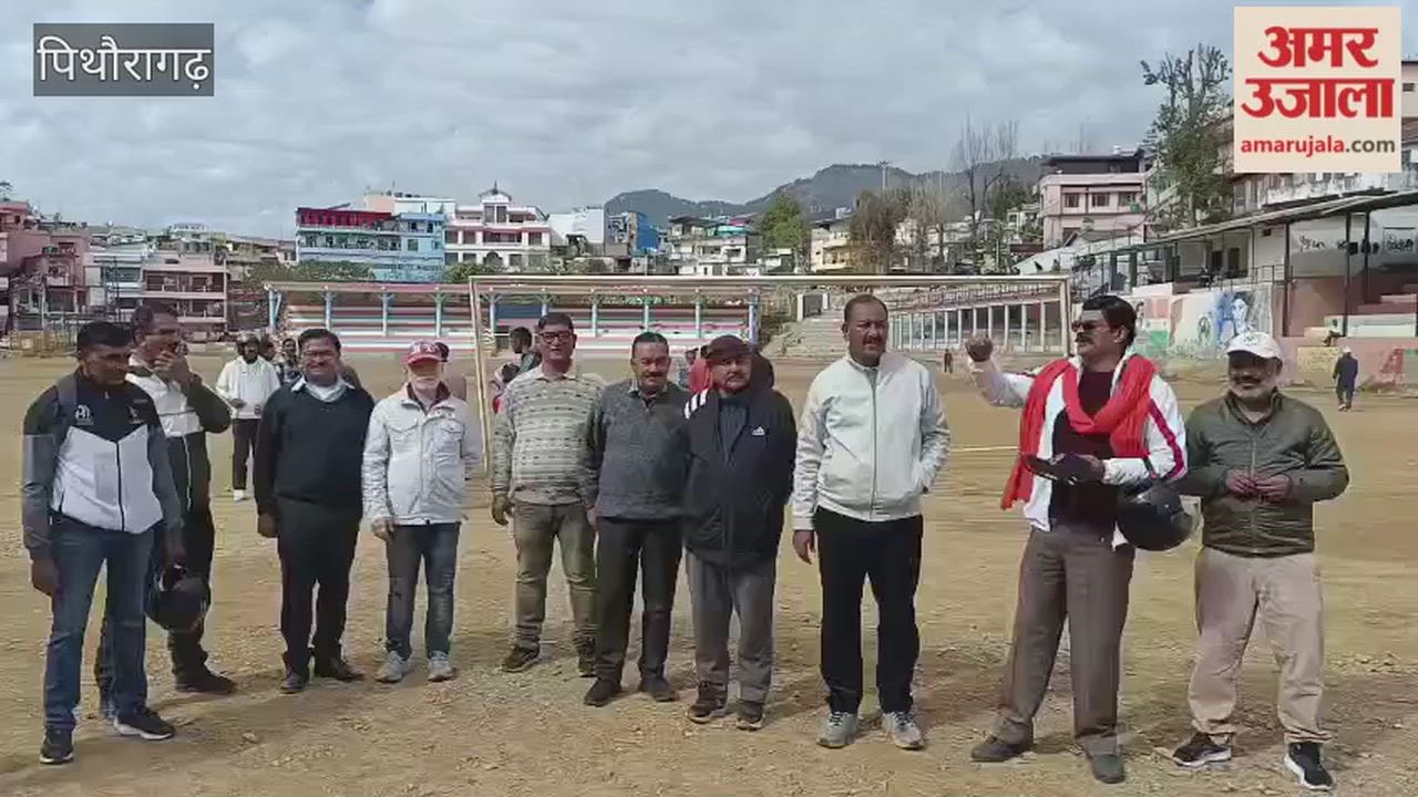 Players stopped the stage construction work at Dev Singh ground