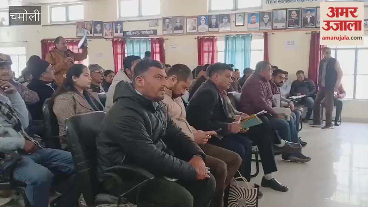 Karnaprayag: Traders and the village head clash over solar lights