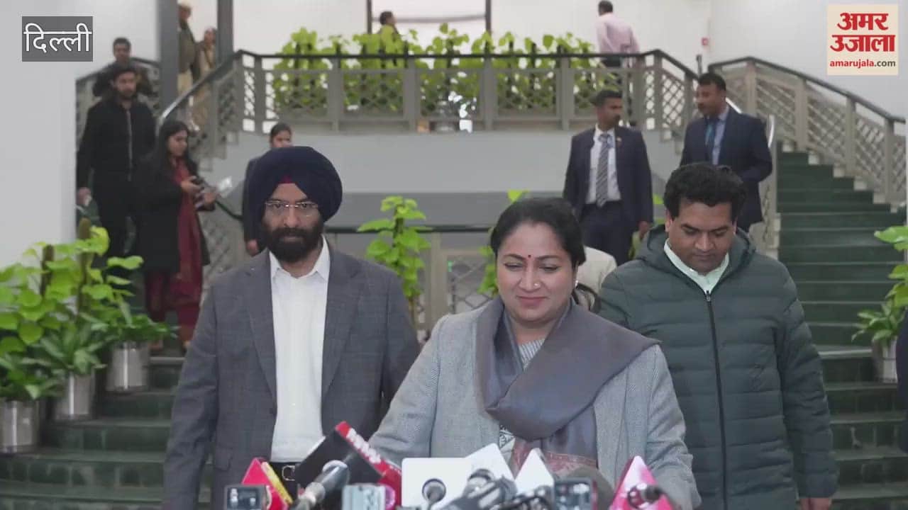 Delhi Free gas cylinders on Holi and Diwali Rs 853 deposited directly into bank accounts