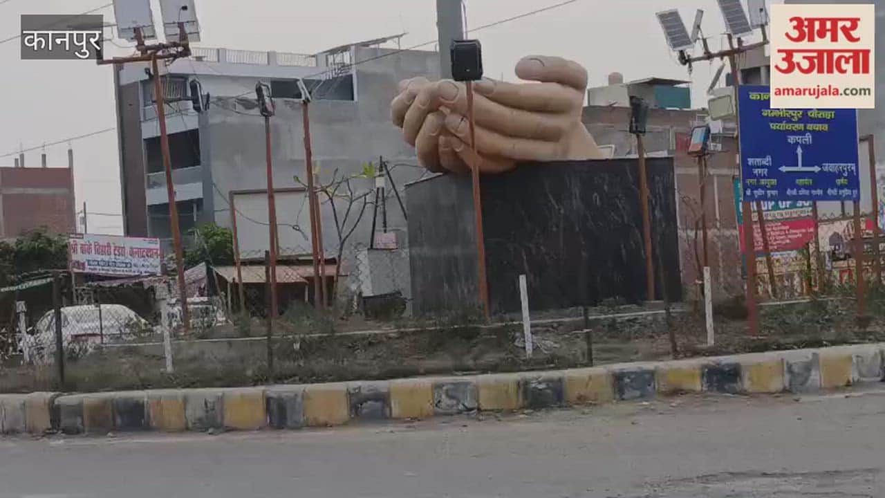 Kanpur: The dilapidated condition of the road at Kapili Mod intersection